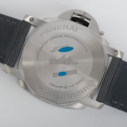Caseback of Submersible QuarantaQuattro Grigio Roccia