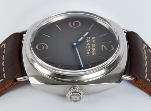 Crown Side Shot of Radiomir Tre Giorni