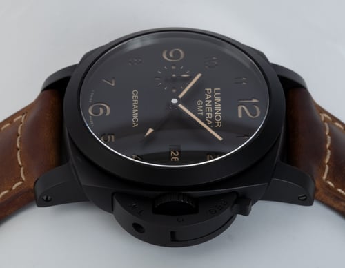 Crown Side Shot of Luminor 3 Days GMT Ceramica