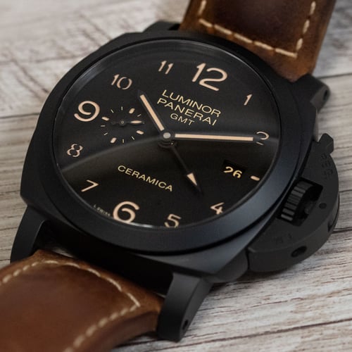 Stylied photo of  of Luminor 3 Days GMT Ceramica