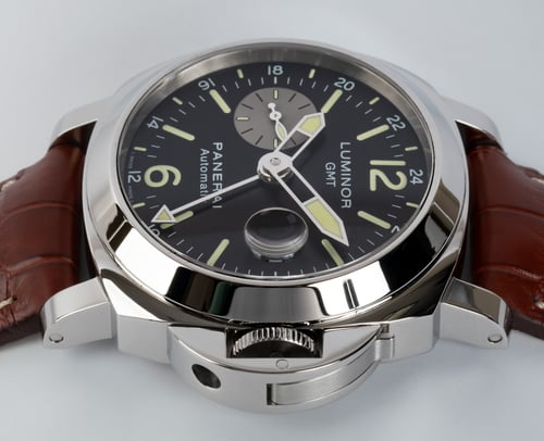 Crown Side Shot of Luminor GMT