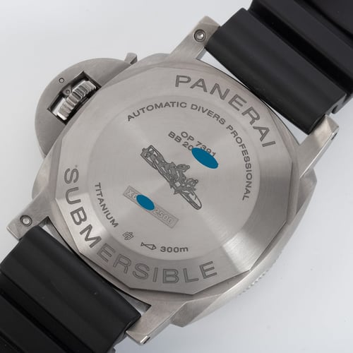 Caseback of Luminor Submersible 1950 3 Days Titanio