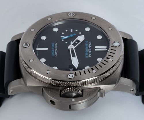 Crown Side Shot of Luminor Submersible 1950 3 Days Titanio