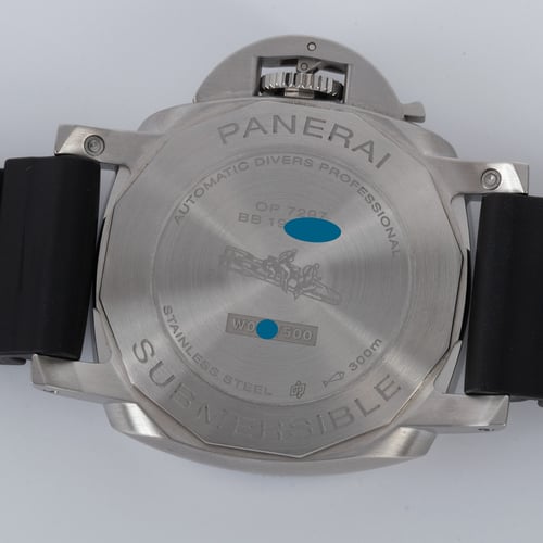 Caseback of Submersible Azzurro 42
