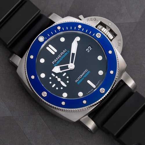 Stylied photo of  of Submersible Azzurro 42