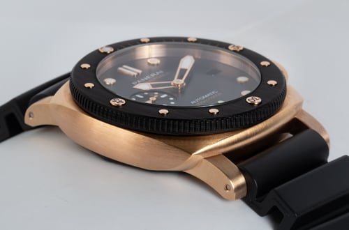 9' Side Shot of Submersible QuarantaQuattro Goldtech OroCarbo