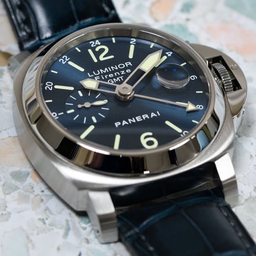 Stylied photo of  of Luminor Firenze Boutique GMT