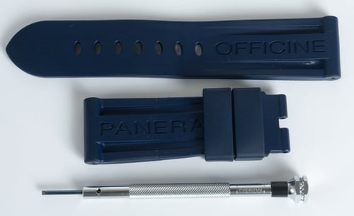 Open Clasp Shot of Luminor Carbotech Blu Notte 44