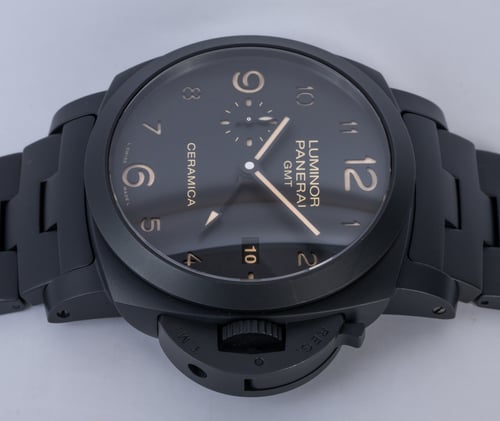 Crown Side Shot of Luminor 1950 3-Days GMT Tuttonero