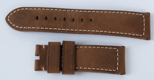 Open Clasp Shot of Luminor Base Logo