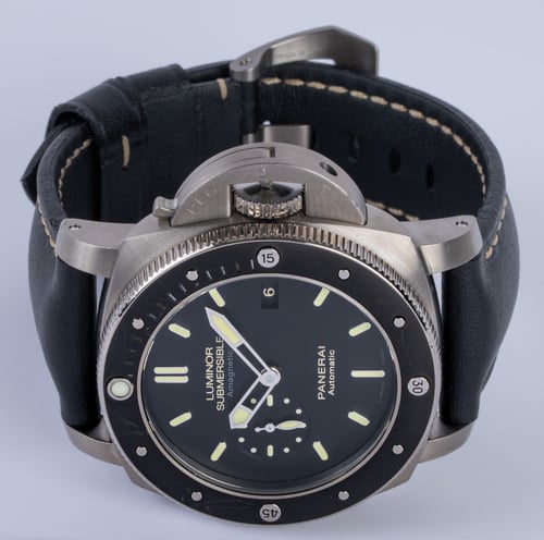 Front View of Luminor Submersible 1950 Amagnetic 3 Days Automatic Titanio