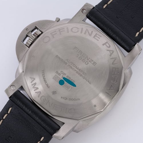 Caseback of Luminor Submersible 1950 Amagnetic 3 Days Automatic Titanio