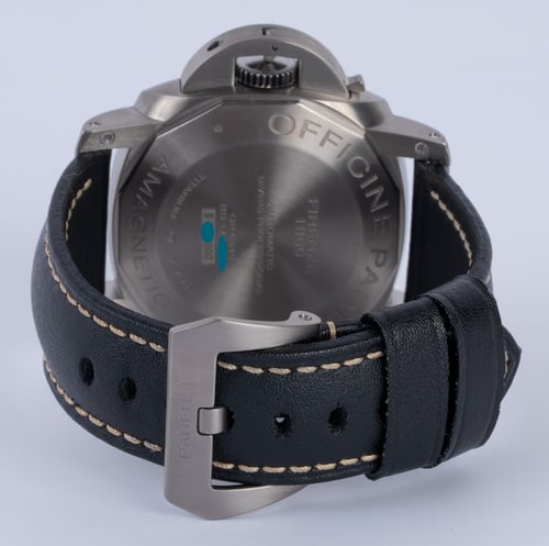 Rear / Band View of Luminor Submersible 1950 Amagnetic 3 Days Automatic Titanio