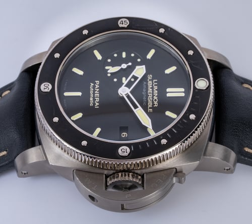 Crown Side Shot of Luminor Submersible 1950 Amagnetic 3 Days Automatic Titanio