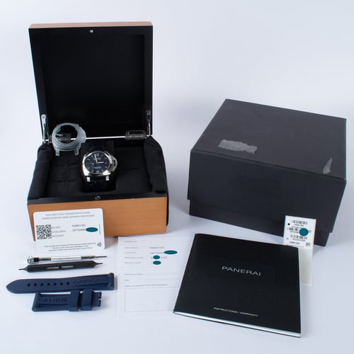 Box / Paper shot of Luminor Marina 42