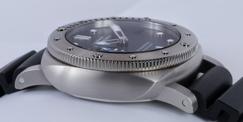 9' Side Shot of Luminor Submersible 1950 3 Days Auto 42mm