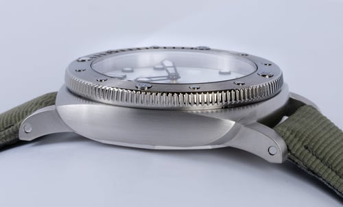 9' Side Shot of Submersible QuarantaQuattro Bianco