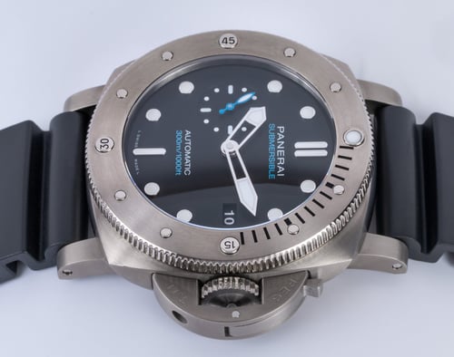 Crown Side Shot of Luminor Submersible 1950 3 Days Titanio