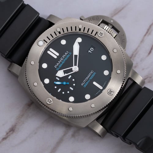 Stylied photo of  of Luminor Submersible 1950 3 Days Titanio