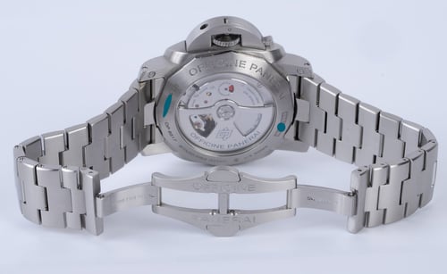 Open Clasp Shot of Luminor 1950 3 Days GMT