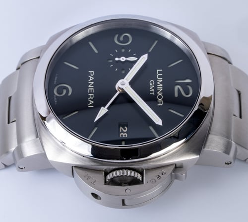 Crown Side Shot of Luminor 1950 3 Days GMT