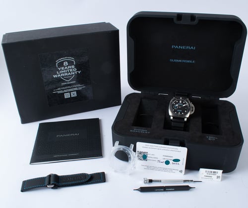 Box / Paper shot of Luminor Submersible