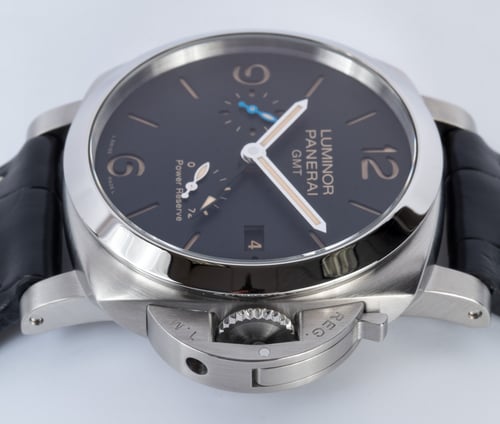 Crown Side Shot of Luminor Marina 1950 3 Days GMT