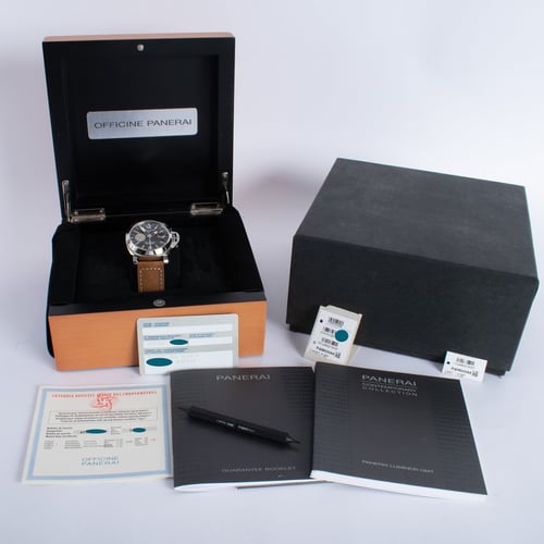 Box / Paper shot of Luminor GMT
