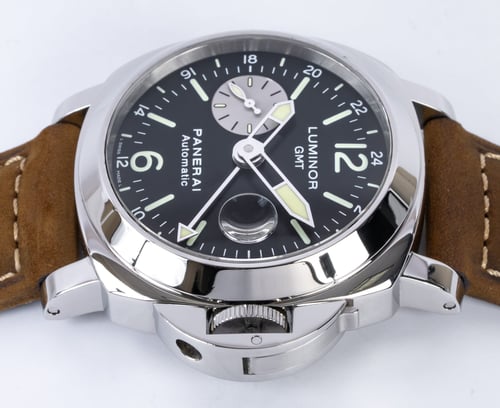 Crown Side Shot of Luminor GMT