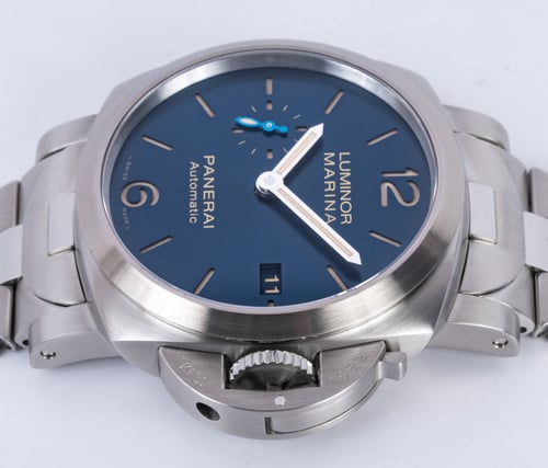 Crown Side Shot of Luminor 42