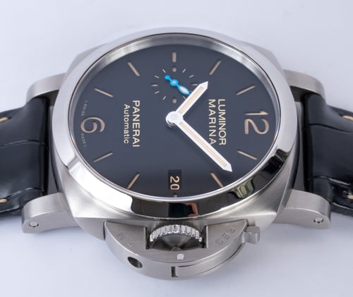 Crown Side Shot of Luminor Marina 1950 3 Days 42mm