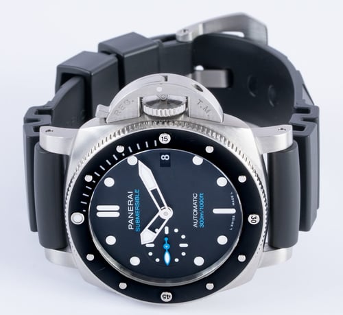 Front View of Luminor Submersible 42