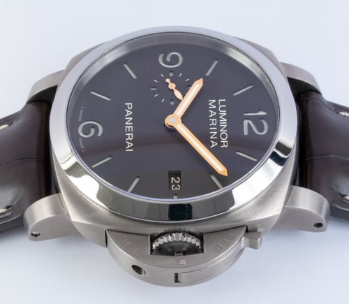 Crown Side Shot of Luminor 1950 3 Days