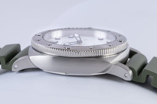 9' Side Shot of Submersible QuarantaQuattro Bianco
