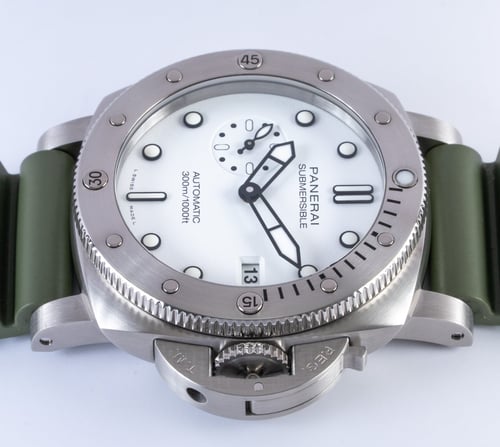 Crown Side Shot of Submersible QuarantaQuattro Bianco