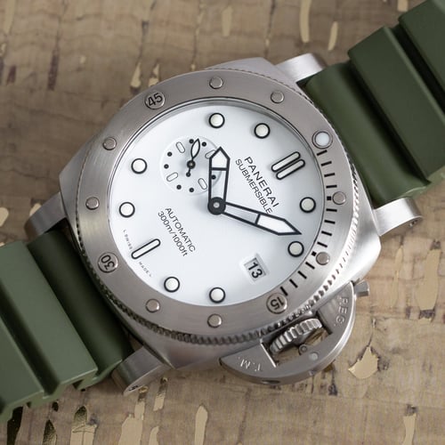 Stylied photo of  of Submersible QuarantaQuattro Bianco