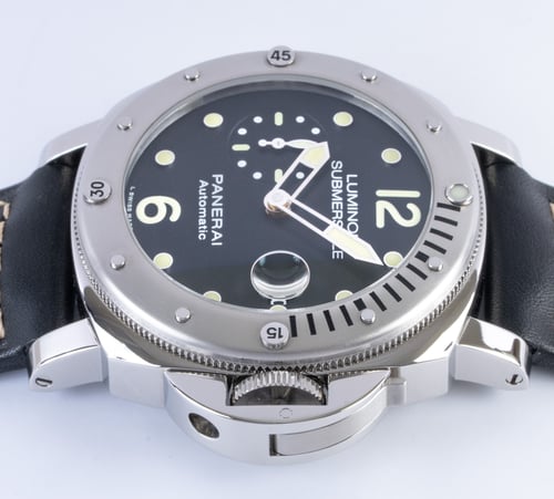 Crown Side Shot of Luminor Submersible