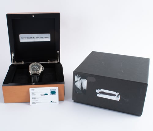 Box / Paper shot of Luminor Submersible