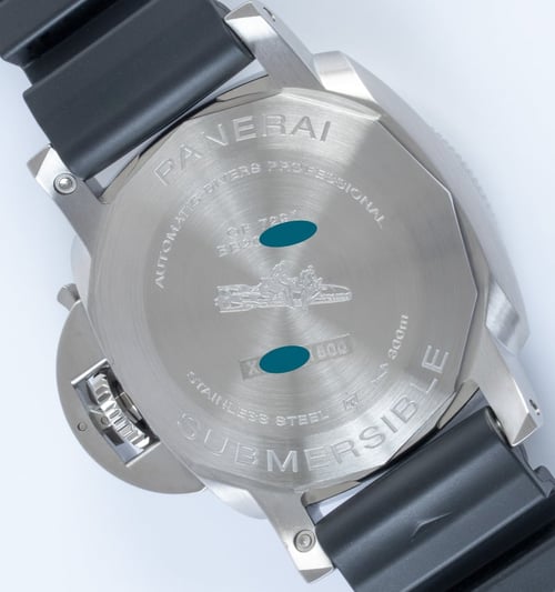 Caseback of Submersible 42 Bianco