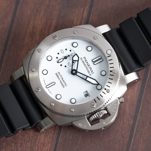 Stylied photo of  of Submersible 42 Bianco