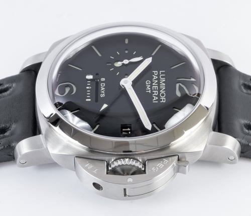 Crown Side Shot of Luminor 1950 8 Days GMT 'Dot Dial'