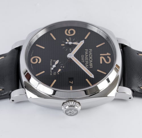 Crown Side Shot of Radiomir 1940 3 Day GMT