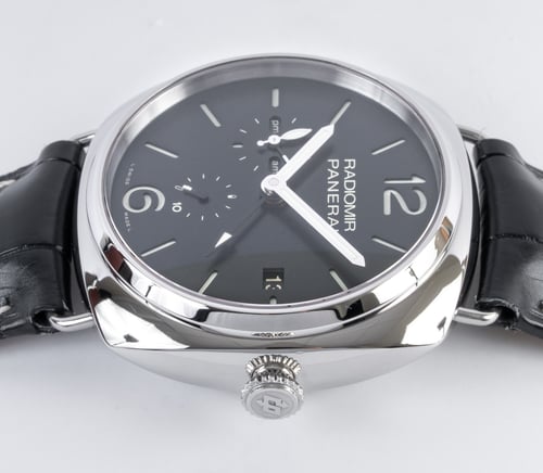 Crown Side Shot of Radiomir 10 Day GMT