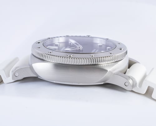 9' Side Shot of Luminor Submersible 1950 3 Days Auto 42mm