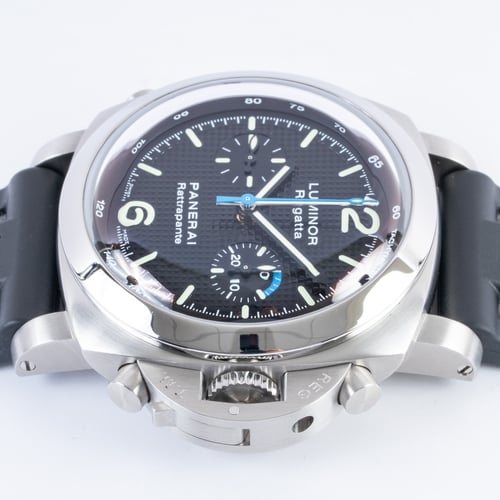 Crown Side Shot of Luminor 1950 Regatta Rattrapante