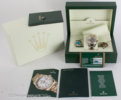 Box / Paper shot of Datejust