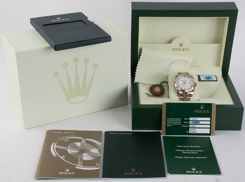 Box / Paper shot of Datejust