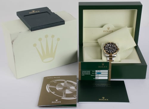 Box / Paper shot of Submariner Date