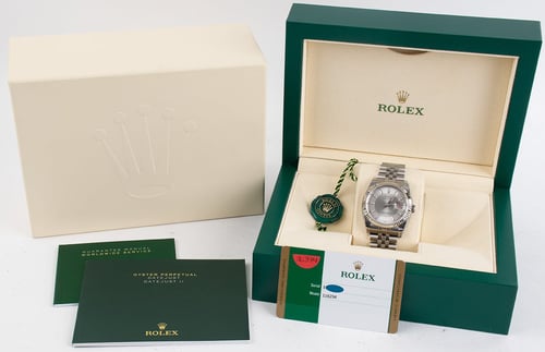 Box / Paper shot of Datejust