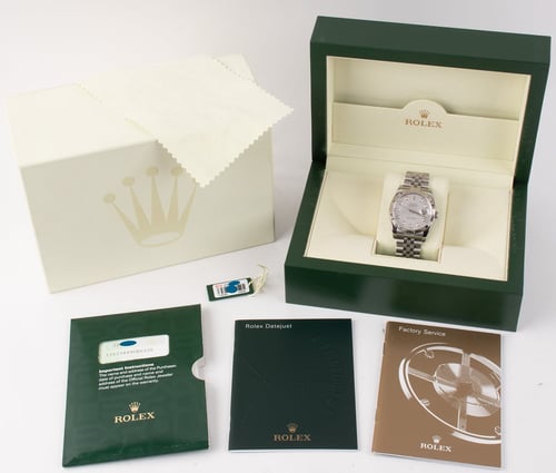 Box / Paper shot of Datejust